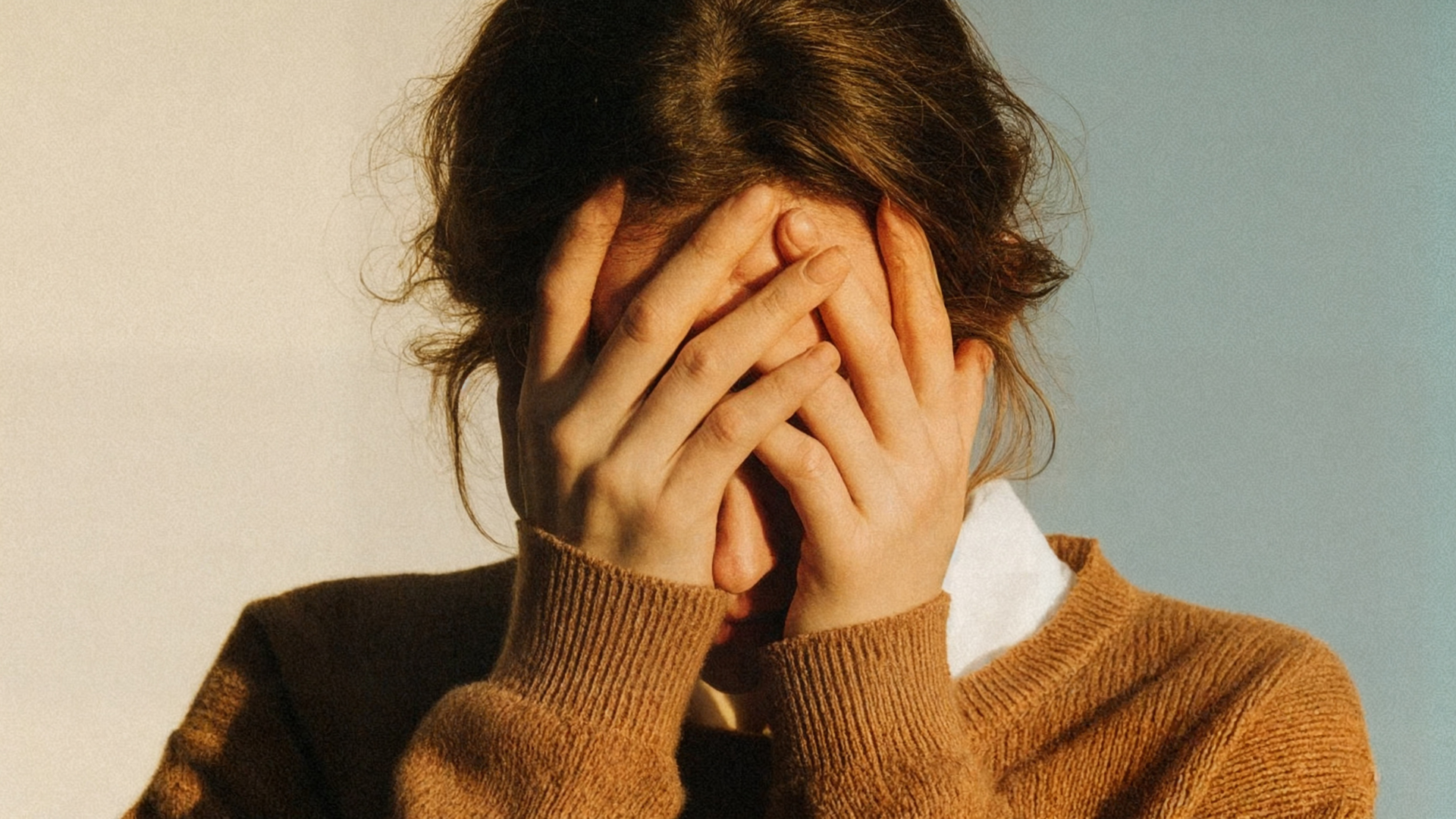 Menopausia y Ansiedad: cómo los cambios hormonales afectan la salud emocional femenina