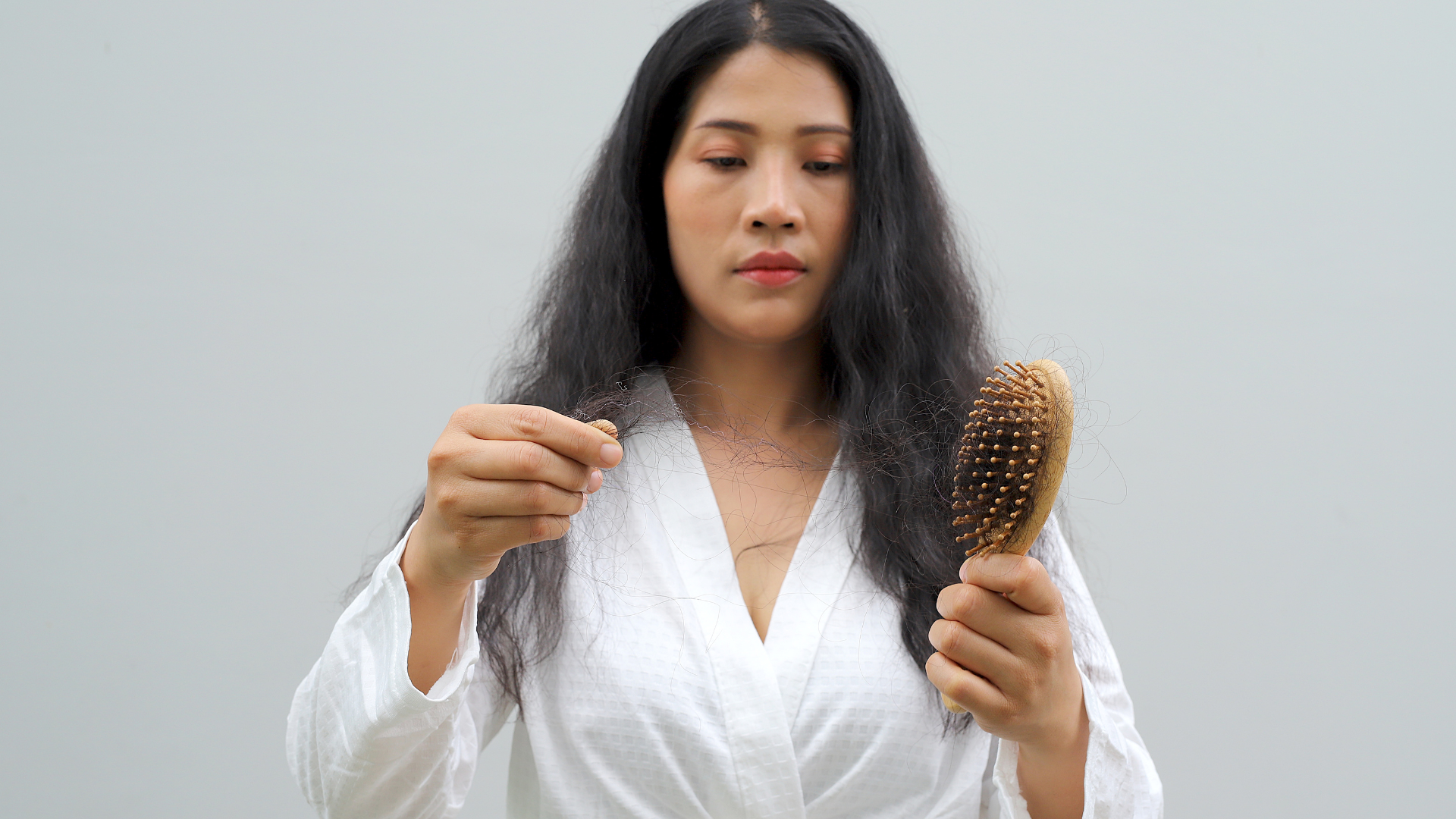Menopausia y caída del cabello: qué está ocurriendo realmente y cómo frenarlo con ciencia