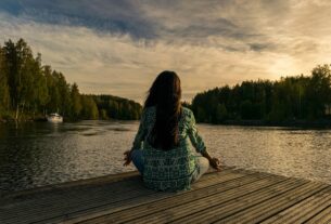Mindfulness y meditación guiada para mujeres en transición: Tu refugio en la menopausia